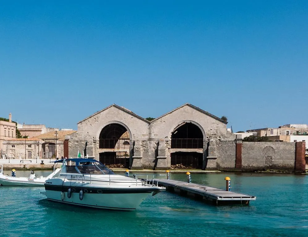 Natante Fjord Solcio 39 Otel Favignana 0*,  İtalya